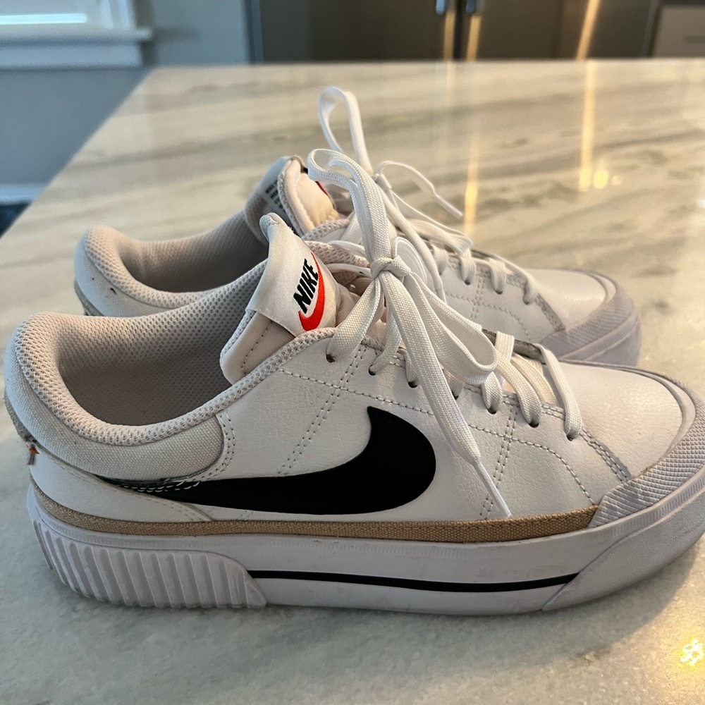 Nike Court Legacy Lift Sneakers